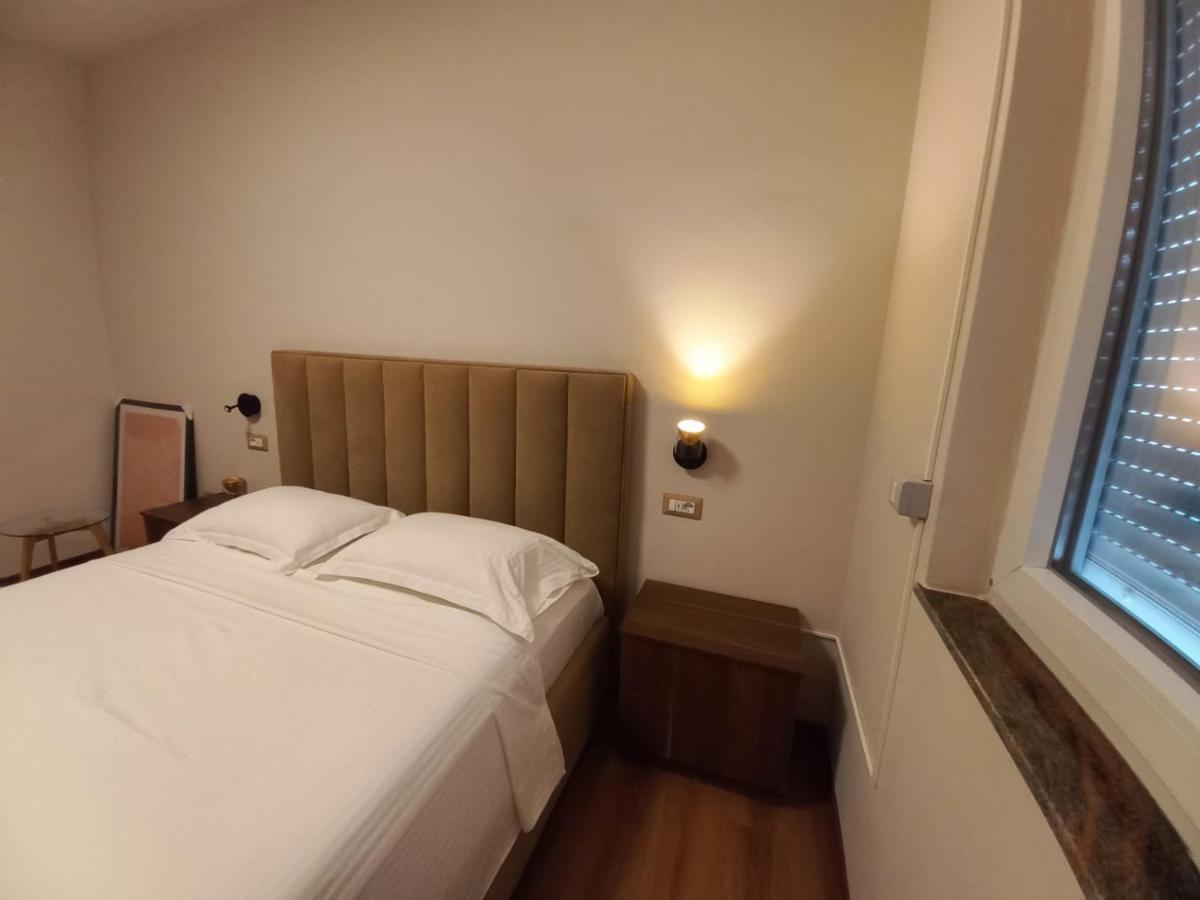 Penthouse Rooms & Aparts ティラナ エクステリア 写真