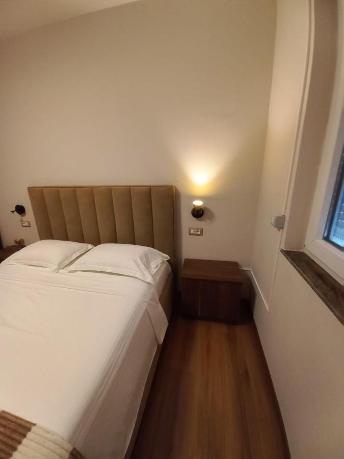 Penthouse Rooms & Aparts ティラナ エクステリア 写真