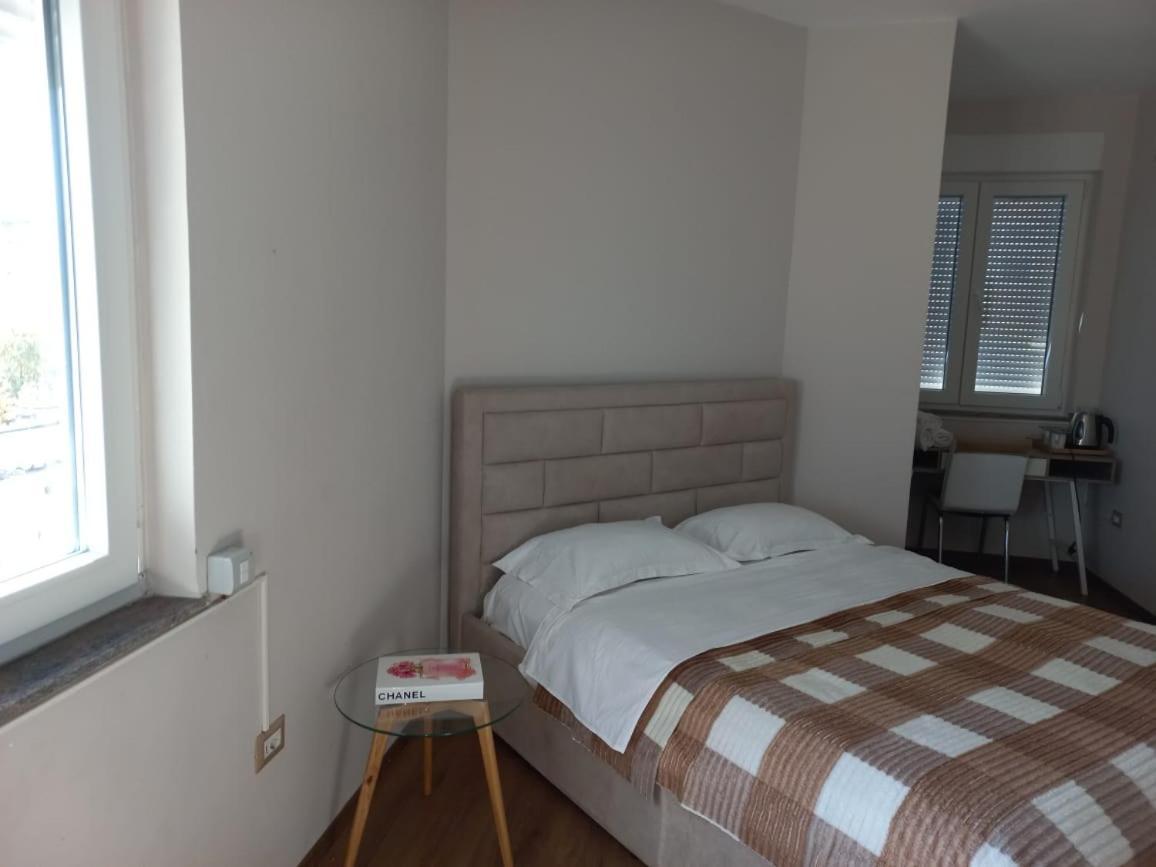 Penthouse Rooms & Aparts ティラナ エクステリア 写真