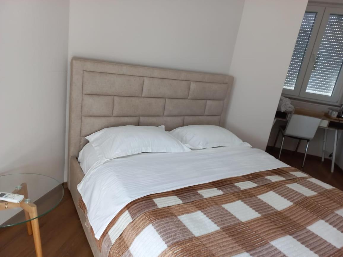 Penthouse Rooms & Aparts ティラナ エクステリア 写真